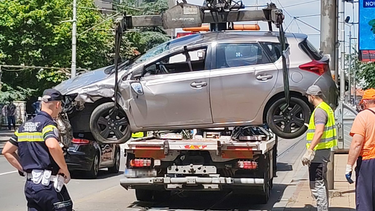 Prevrnut automobil u Požeškoj kod Doma zdravlja