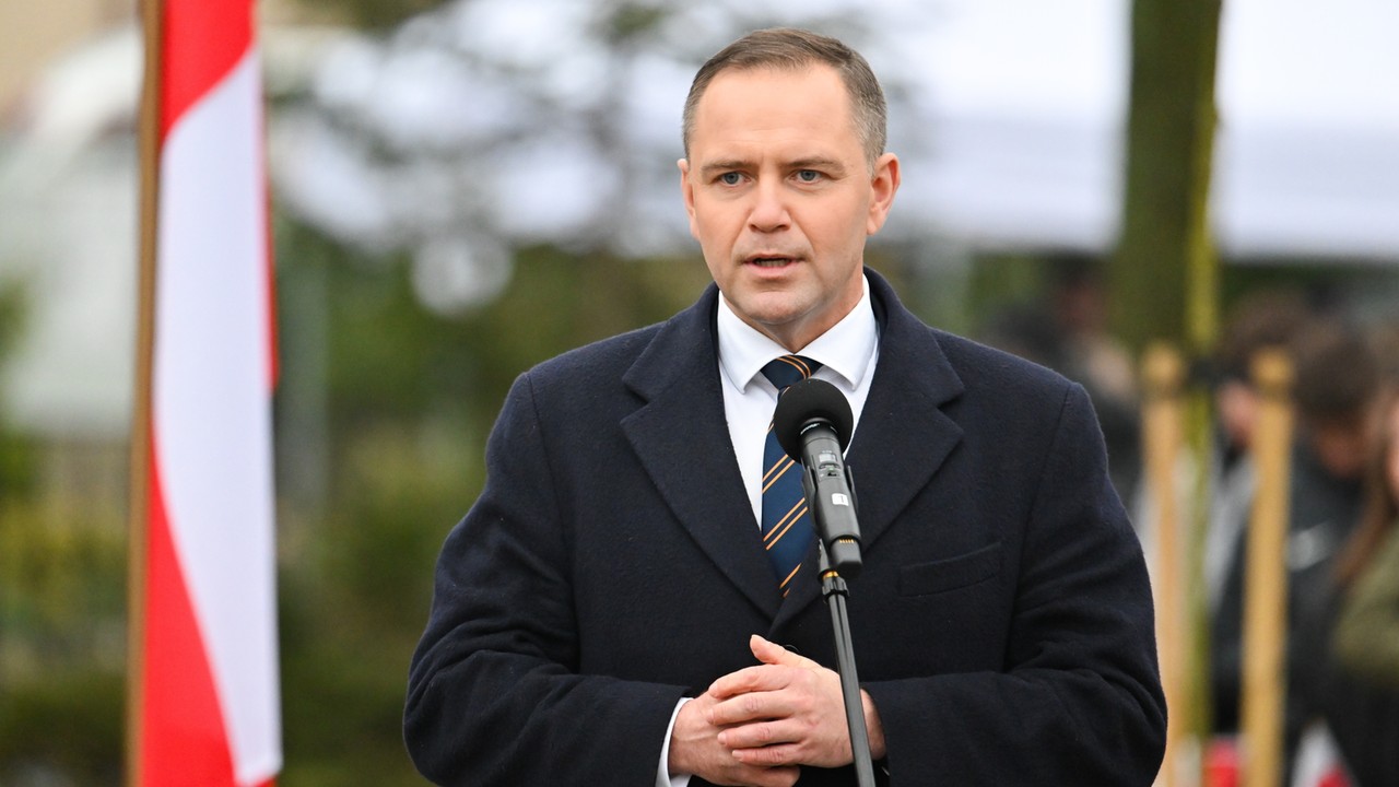 Szymon Hołownia reaguje na doniesienia Onetu o Karolu Nawrockim. "Wjechał mu na mieszkanie"