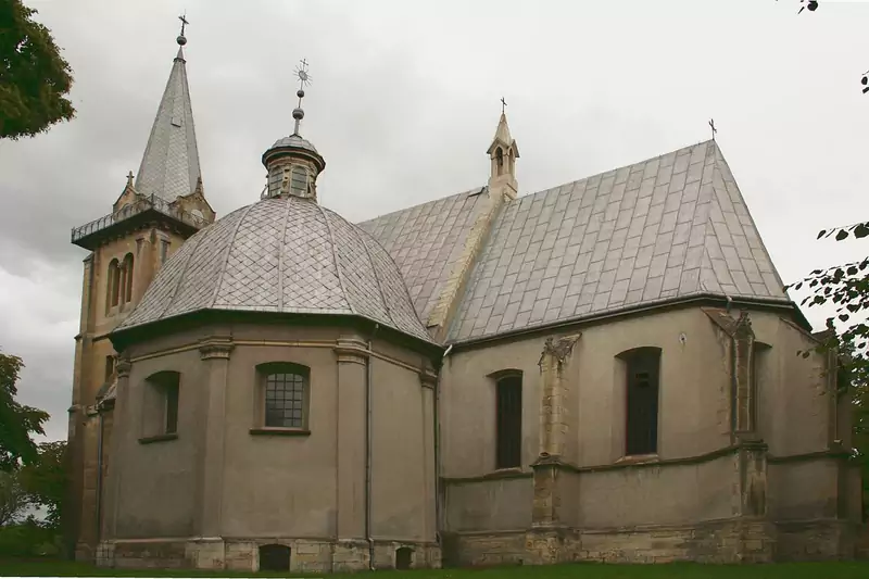 Wielokrotnie przebudowywany kościół pod wezwaniem Trójcy Świętej w Działoszycach