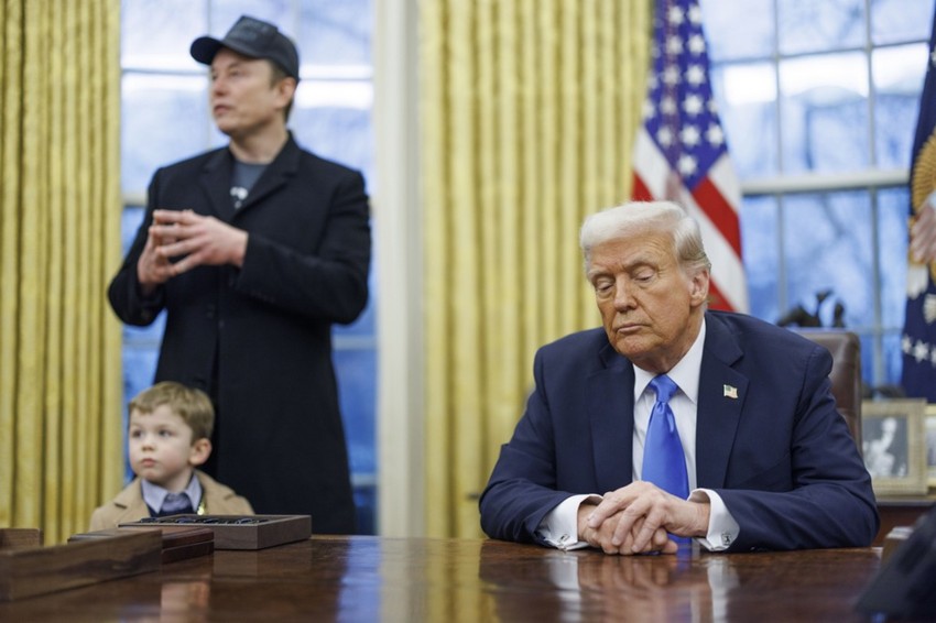 Ilon Mask sa sinom i Donaldom Trampom u Beloj kući 11. februara