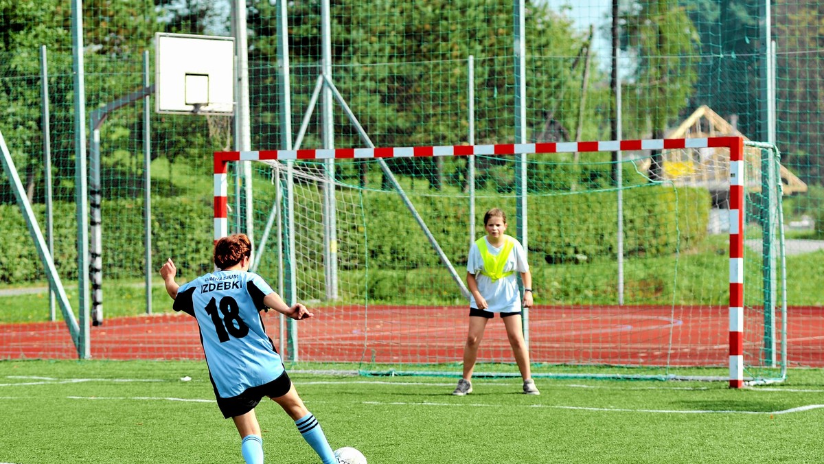 Pięć lat więzienia grozi wójtowi gminy Władysławów Krzysztofowi Z., oskarżonemu w sprawie nieprawidłowości przy budowie kompleksu boisk sportowych - Orlik. Proces ma rozpocząć się w marcu.