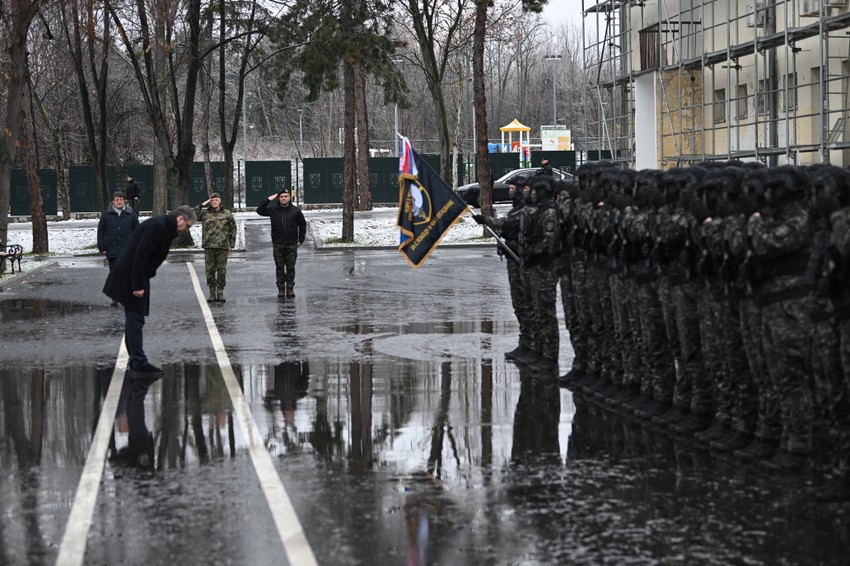 Vučić u obilasku kasarne