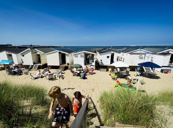 Idealna pogoda na plażowanie w IJmuiden niedaleko Amsterdamu. Temperatura w holenderskiej stolicy wynosi obecnie około 20 stopni Celsjusza