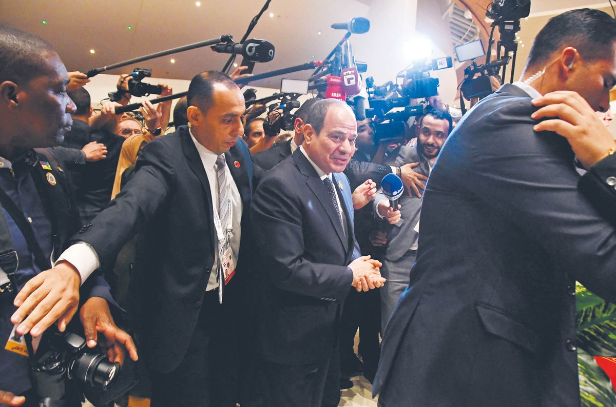 Prezydent Egiptu Abd al-Fatah as-Sisi podczas szczytu państw arabskich w Algierze w listopadzie 2022 r.