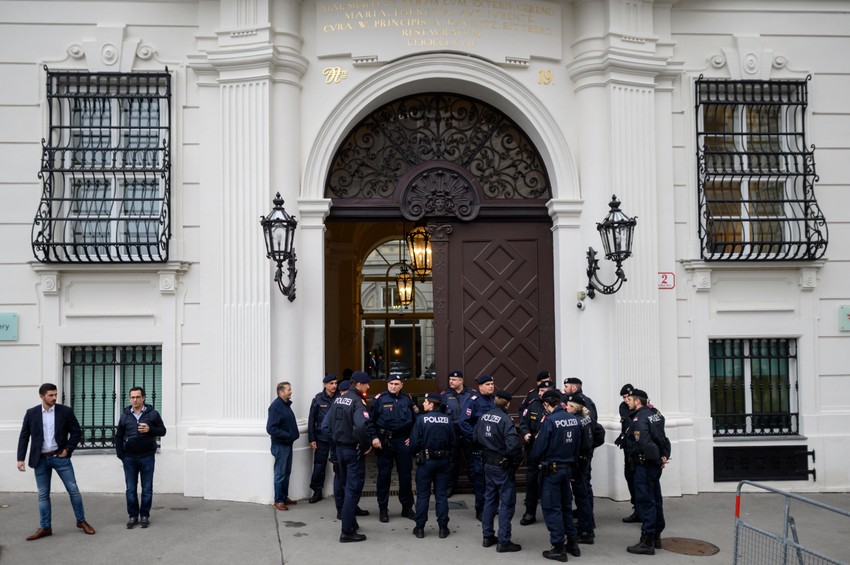 Austrijska policije ispred kabineta kancelara u Beču