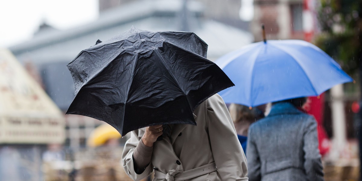 Przepisy precyzyjnie wskazują temperatury, poniżej których nie można wykonywać określonej pracy, a uczniowie nie powinni się uczyć w szkołach. 