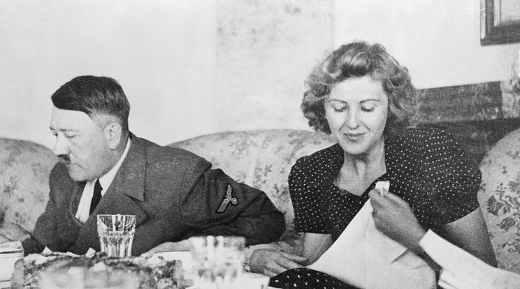 Az eredeti képaláírás szerint Berlin, Németország: Eva Braun és Adolf Hitler az ebédlőasztalnál. Ez a kép, amelyet az amerikai hadsereg híradója tett közzé Eva Braunt, Németország egykori diktátorának fiatal szeretőjét és magát a vezért ábrázolja. Állítólag, nem sokkal halála előtt házasodtak össze. / Fotó: Getty Images