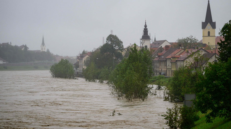 Powodzie dotknęły dwie trzecie kraju