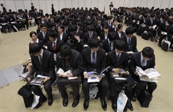 Japońscy absolwenci wybierają producentów nabiału zamiast firm technologicznych