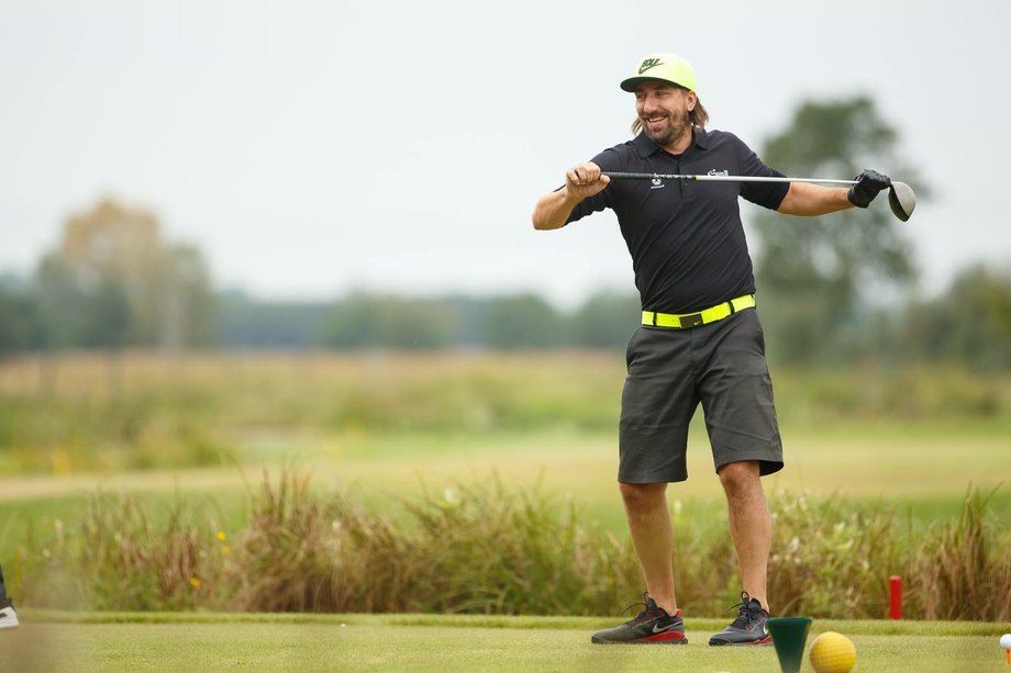 Golf wymaga rozgrzewki - to wbrew pozorom wymagający fizycznie sport