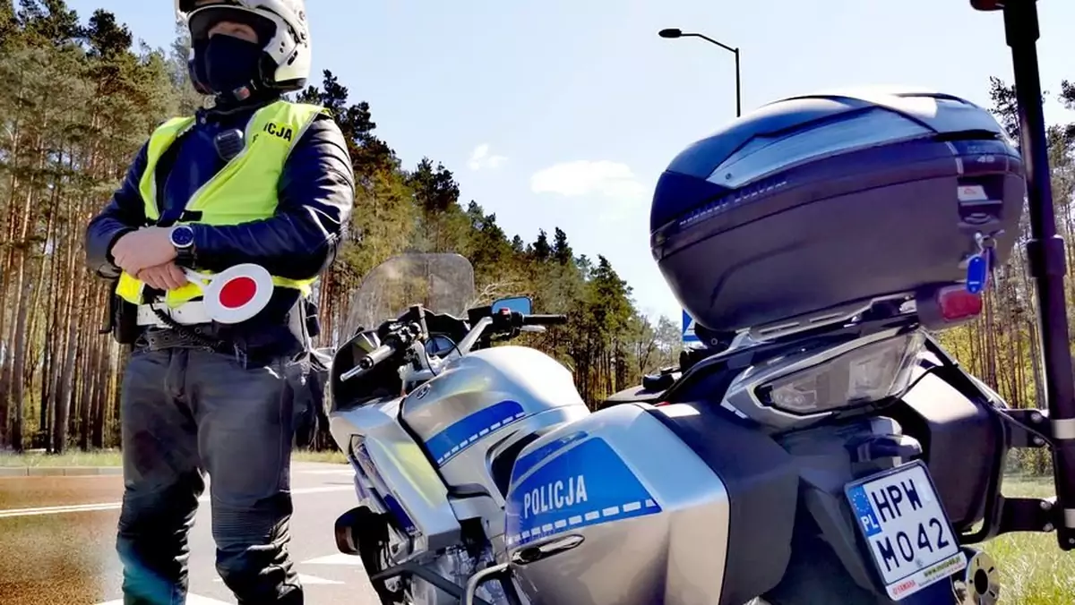 Policja zatrzymała 39-letniego kierowcę motocykla. Mężczyzna nie miał wymaganych uprawnień