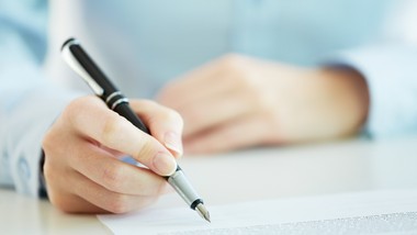 prawo pozwala nałożyć grzywnę na więcej niż jedną osobę za zawieranie