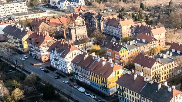 Wiosną ubiegłego roku Wrocław ogłosił, że cały ten brochowski zespół zabudowy będzie remontowany etapami do końca obecnej dekady – w miarę pozyskiwania środków.