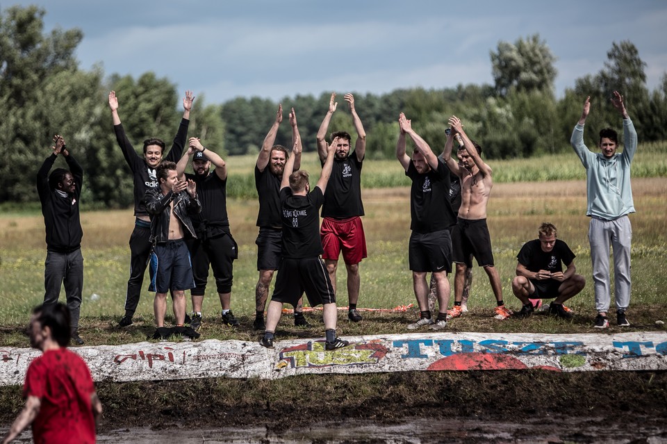 Błotna Liga Mistrzów nad zalewem w Korycinie, woj. podlaskie