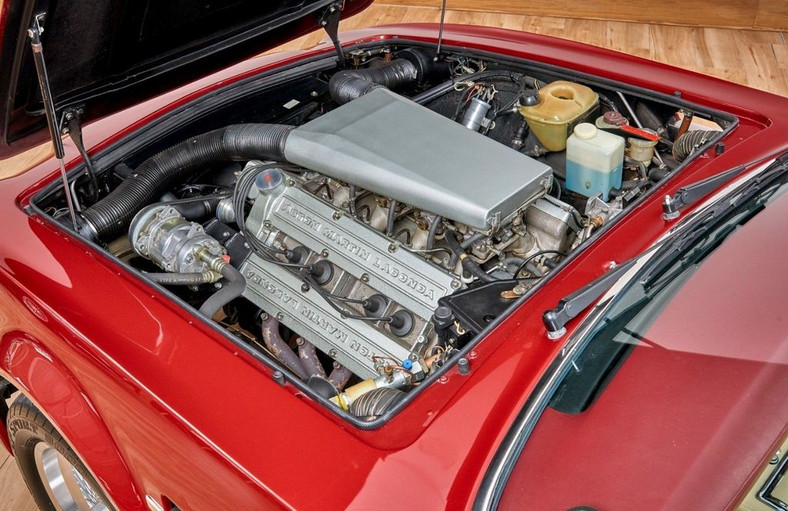 Aston Martin V8 Ventage Volante należący do Davida Beckhama 