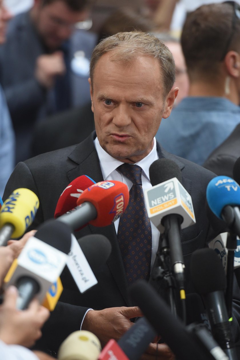 Tusk w prokuraturze.