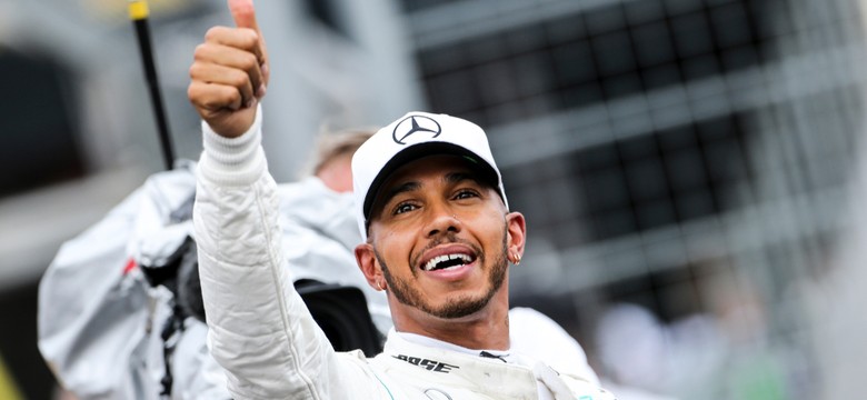 Mercedes walczy z rasizmem. Zaprezentował czarne bolidy