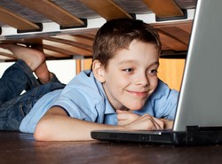 Dzieci dostały laptopy do nauki. Rodzice zanieśli je do lombardu