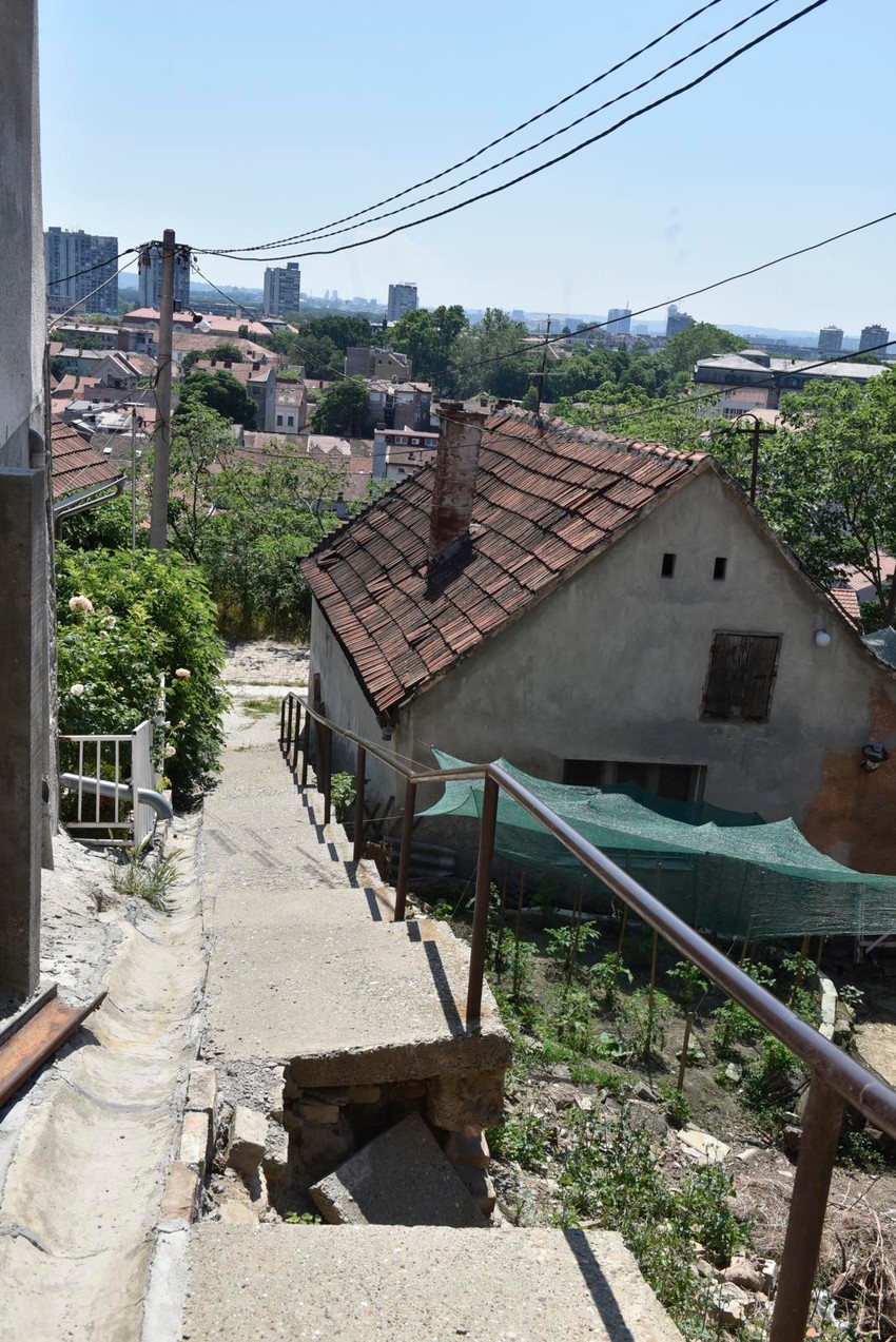 Ćukovački rub, rupa u stepeništu