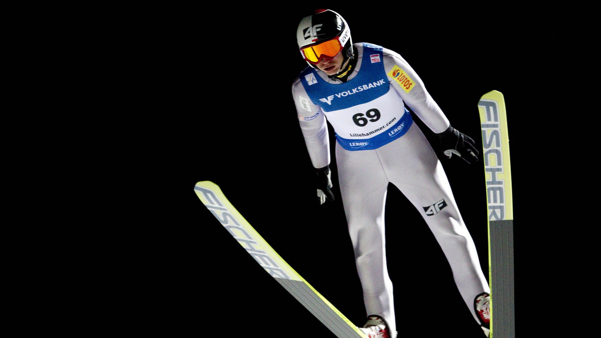 Gregor Schlierenzauer skokiem na 138 metrów wygrał pierwszy trening przed kwalifikacjami do konkursu PŚ w skokach narciarskich w czeskim Harrachovie (HS-142). Najlepszym z Polaków był Piotr Żyła, który skoczył 124 metry i był 8.