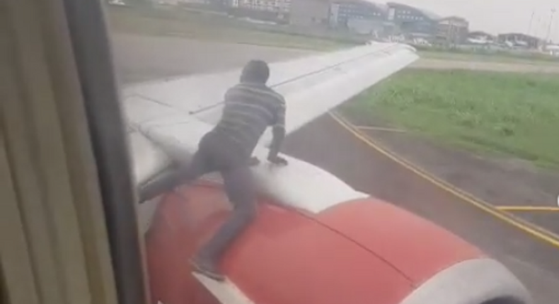 The man's action left passengers in a panic before security agents showed up on the scene [Instagram/otto_orondaam]