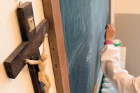 Pół miliona Polaków chce obowiązkowej religii w przedszkolach. "Maluchy płaczą, bo nie chcą trafić do piekła"