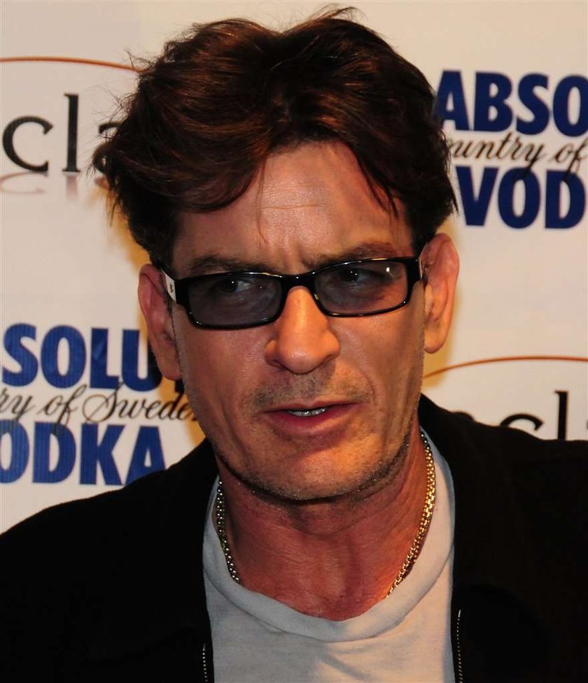 Charlie Sheen tryska humorem