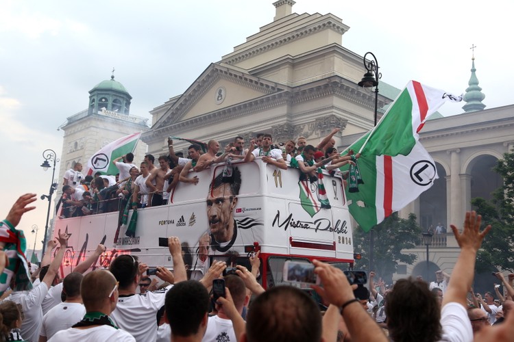 Tak się bawi stolica! Legia Warszawa świętuje mistrzowski tytuł