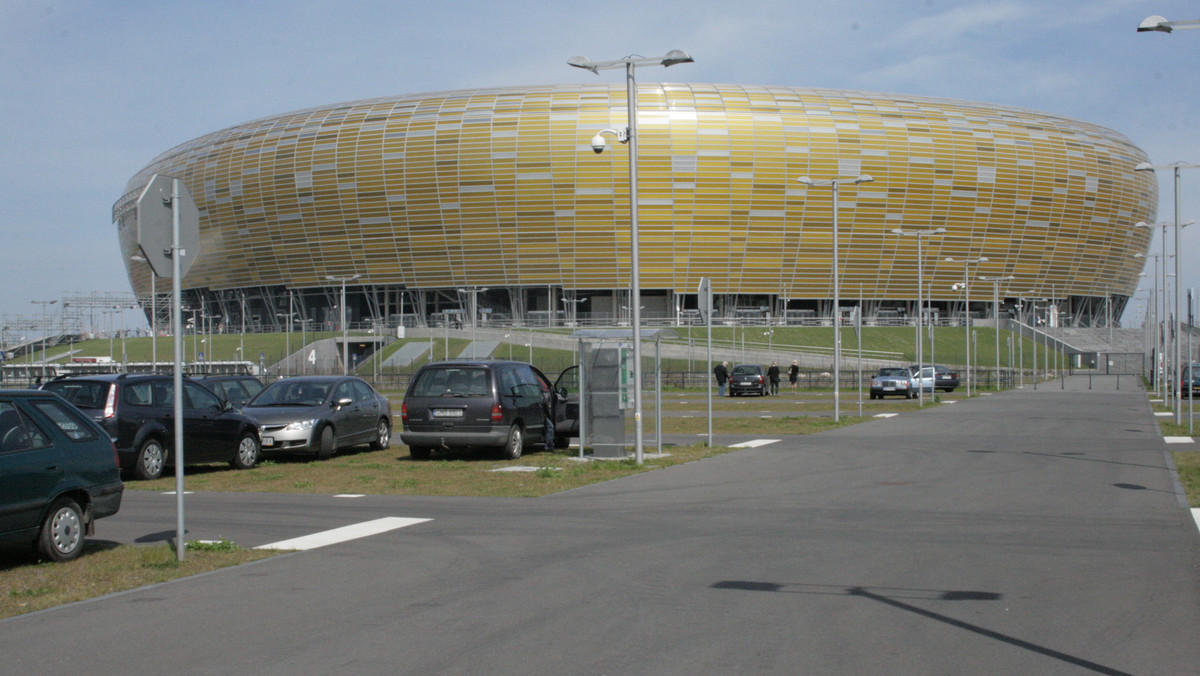 Już w piątek gdański stadion PGE Arena oficjalnie zostanie przejęty przez UEFA. Od tej pory to organizatorzy Mistrzostw Europy w piłce nożnej będą zarządzać wielkim "bursztynem" i terenem wokół. Intensywne prace przygotowawcze do Euro 2012 ruszyły pełną parą.