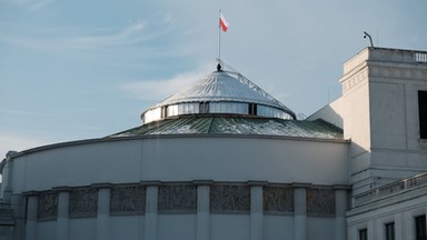 Groził, że w Sejmie "wybuchnie bomba". Polityk usłyszał zarzuty