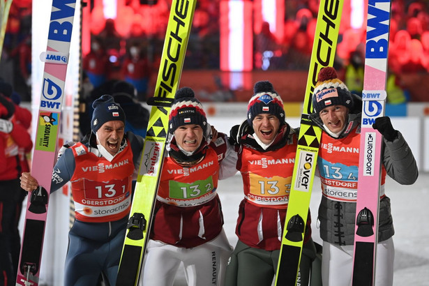 Piotr Żyła, Andrzej Stękała, Kamil Stoch, Dawid Kubacki EPA/PHILIPP GUELLAND Dostawca: PAP/EPA.