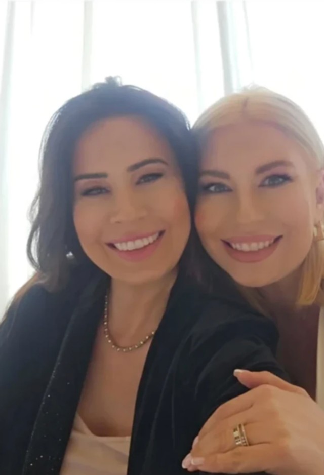 Danijela sa trudnom Deom na venčanju 