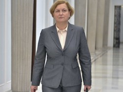 Coraz bardziej opięta: leciwe spodnium posłanki Fotygi