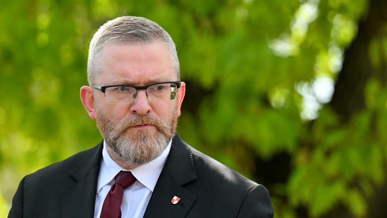 Akt oskarżenia wobec Grzegorza Brauna wpłynął do sądu. Dotyczy siedmiu czynów