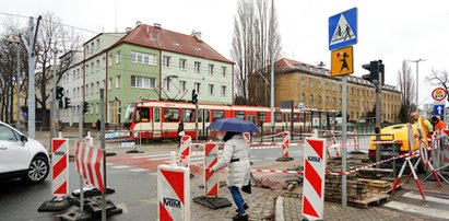 Uwaga kierowcy i piesi. Tydzień utrudnień na ważnym skrzyżowaniu w Gdańsku Wrzeszczu. Aż trudno uwierzyć dlaczego!