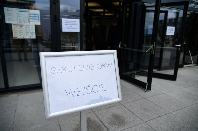 Każdy członek OKW musi przejść szklenie