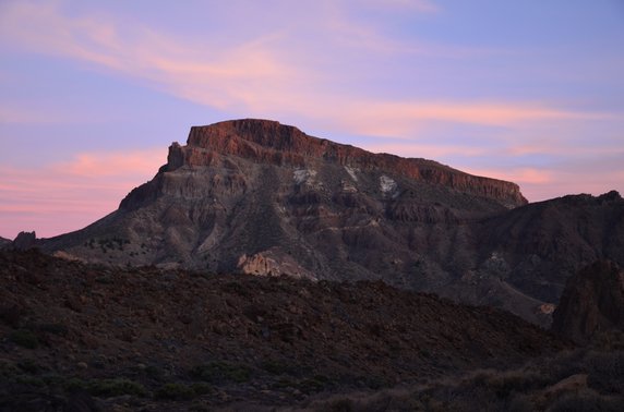 Park Narodowy Teide. Widok na Alto de Guajara ze szlaku Roques de Garcia, Teneryfa.