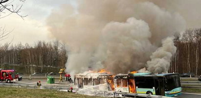 Dramat na A4. Autobus stanął w płomieniach [ZDJĘCIA]