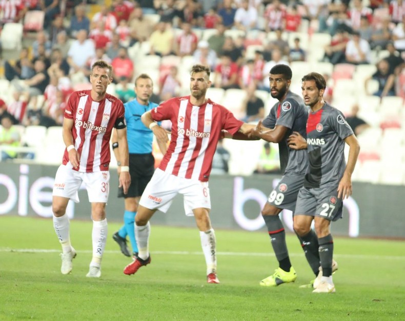 C'était un match plein d'occasions mais personne n'en voulait 