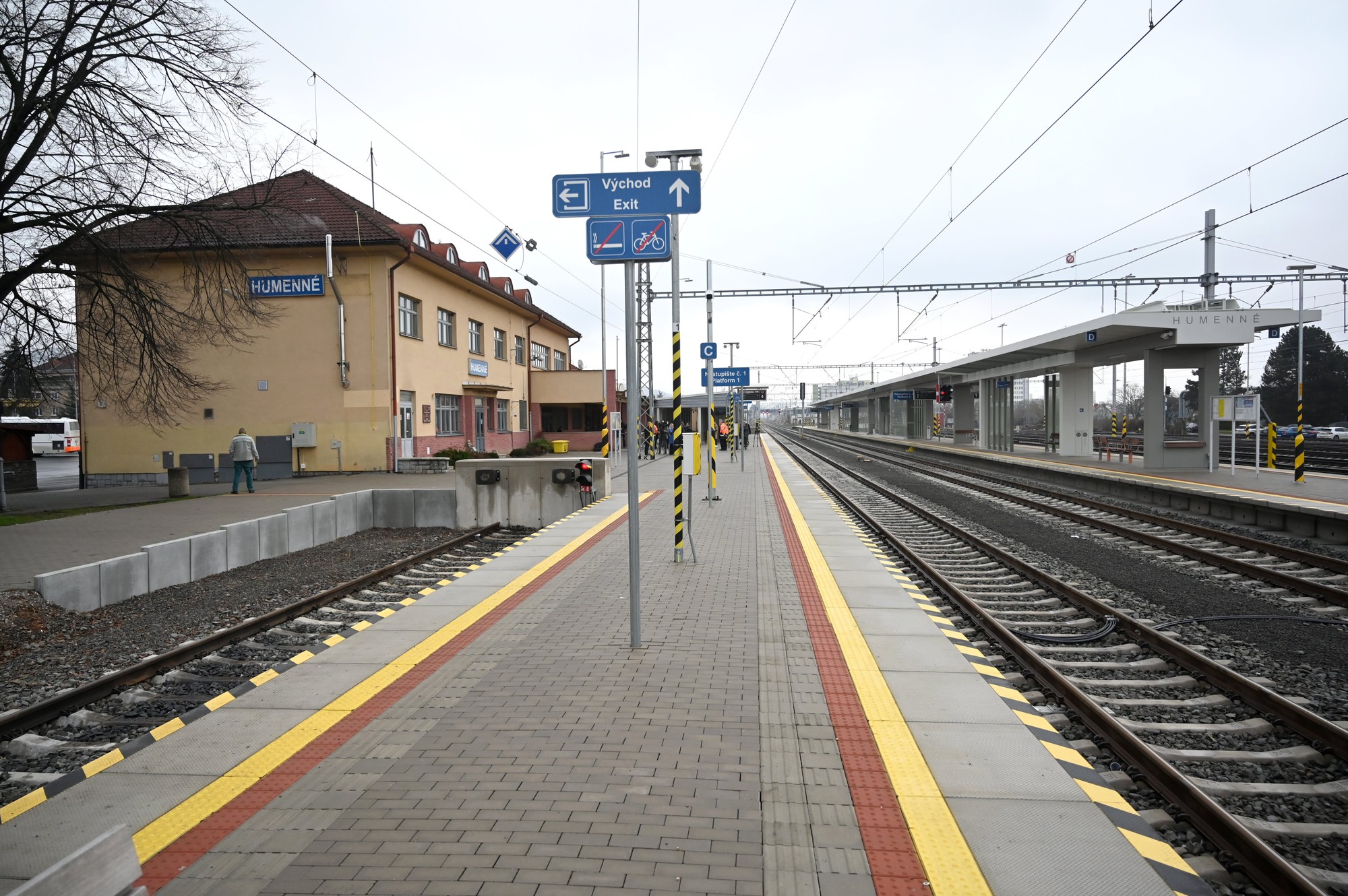 Železničná stanica v Humennom po ukončení elektrifikácie a komplexnej rekonštrukcie trate Bánovce nad Ondavou – Humenné. 