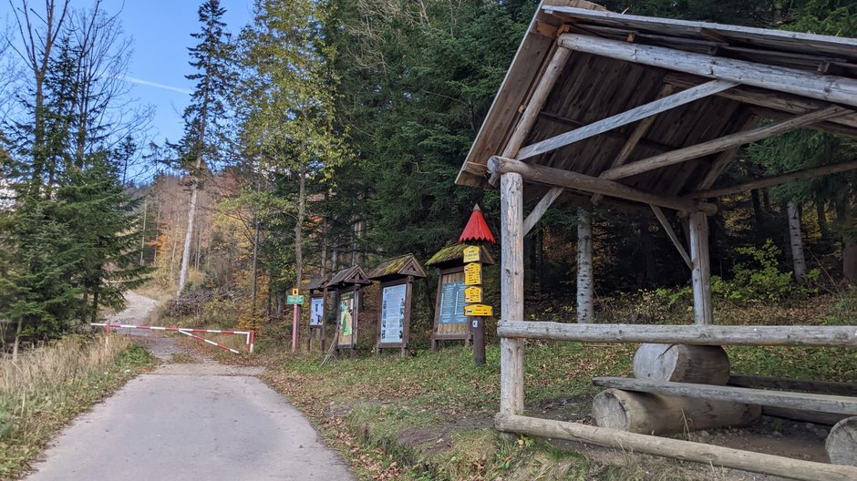 Początek szlaku na Siwy Wierch z Wyżniej Huciańskiej Przełęczy, słowackie Tatry Zachodnie. 