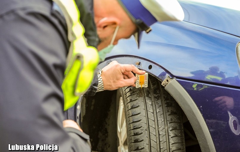 Jeśli kierowca podczas kontroli drogowej okaże się wyjątkowo hardy, wówczas policjant zawsze może stać się szczególnie dociekliwy i np. sprawdzić, czy opony mają właściwy indeks prędkości dla danego auta