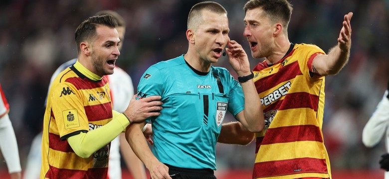 Jagiellonia nie przyjęła przeprosin od Frankowskiego. Piłkarze nie wpuścili sędziego do szatni