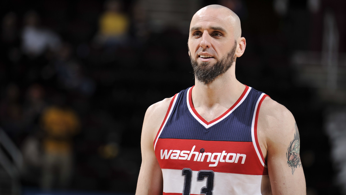 Krótko trwać będzie nieoczekiwana wizyta Marcina Gortata w Polsce. Prawdopodobnie już w poniedziałek polski koszykarz wróci do USA. Nagły przylot gracza Washington Wizards związany jest z pobytem jego matki w szpitalu. Kobieta trafiła do niego z podejrzeniem udaru mózgu.