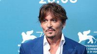 Johnny Depp megőrült: musicalt készít Michael Jackson kesztyűjéről