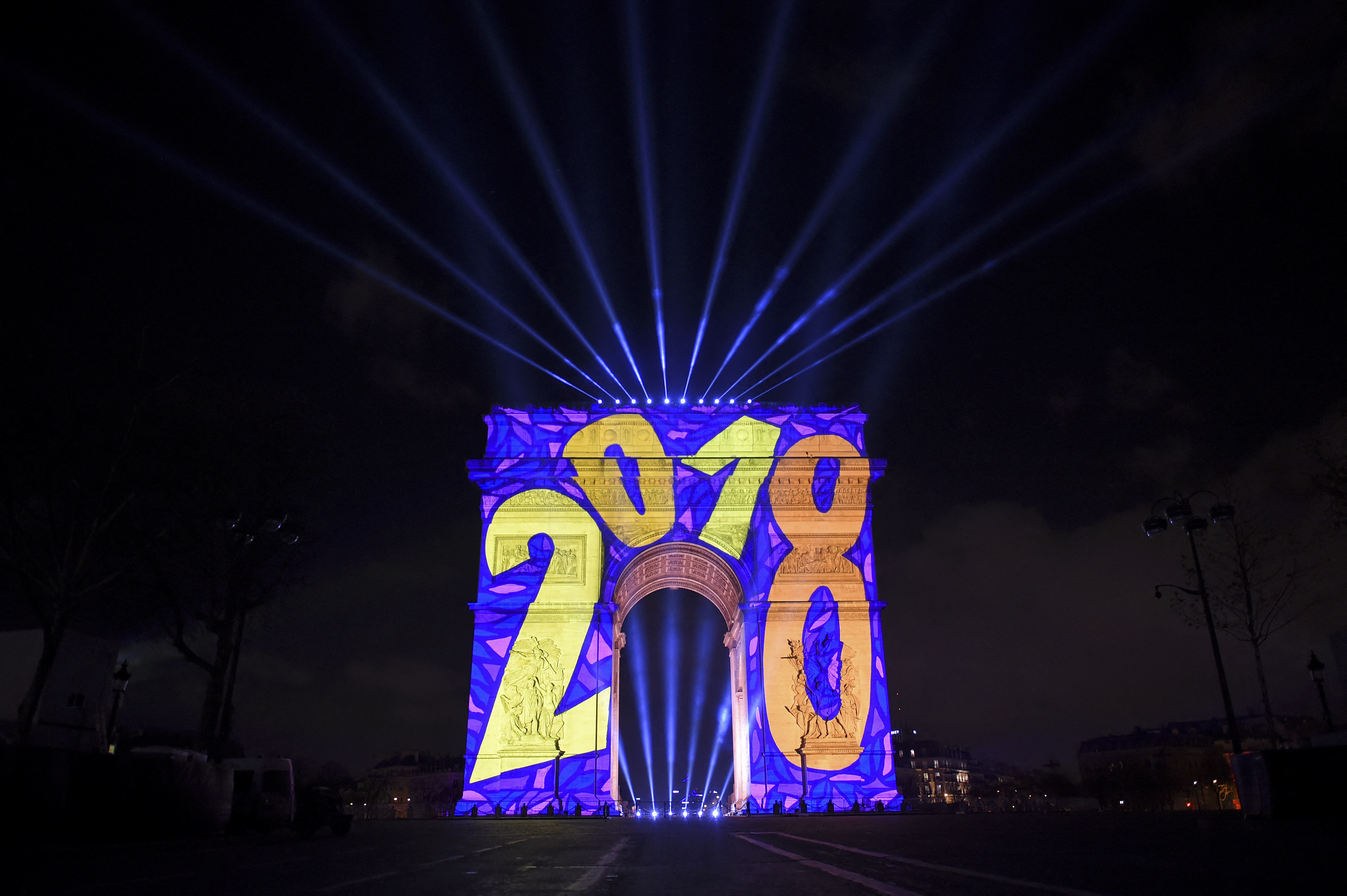 Réveillon à Paris : L'Arc de Triomphe «hacké» pour la sécurité routière