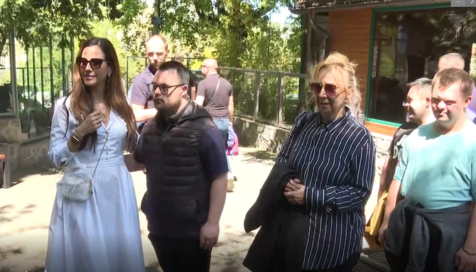 Tamara Vučić sa osobama sa Daunovim sindromom u Zoo vrtu