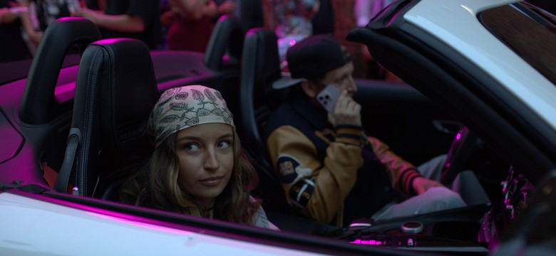 Oszukali 2 miliony Polaków. Julia Wieniawa w filmie o genialnym przekręcie