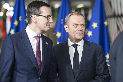 Premier Mateusz Morawiecki i przewodniczący Rady Europejskiej Donald Tusk podczas szczytu szefów państw UE, Bruksela, grudzień 2017 r.