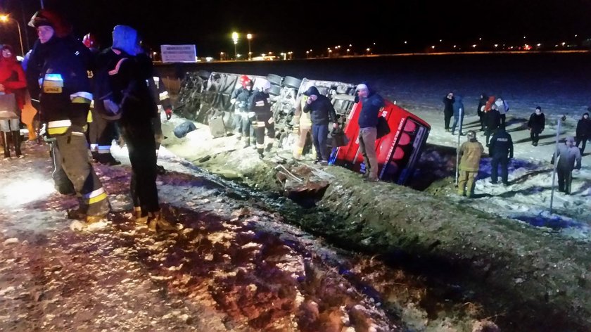 Garwolin. Autobus z 48 pasażerami wypadł z obwodnicy. Są ranni